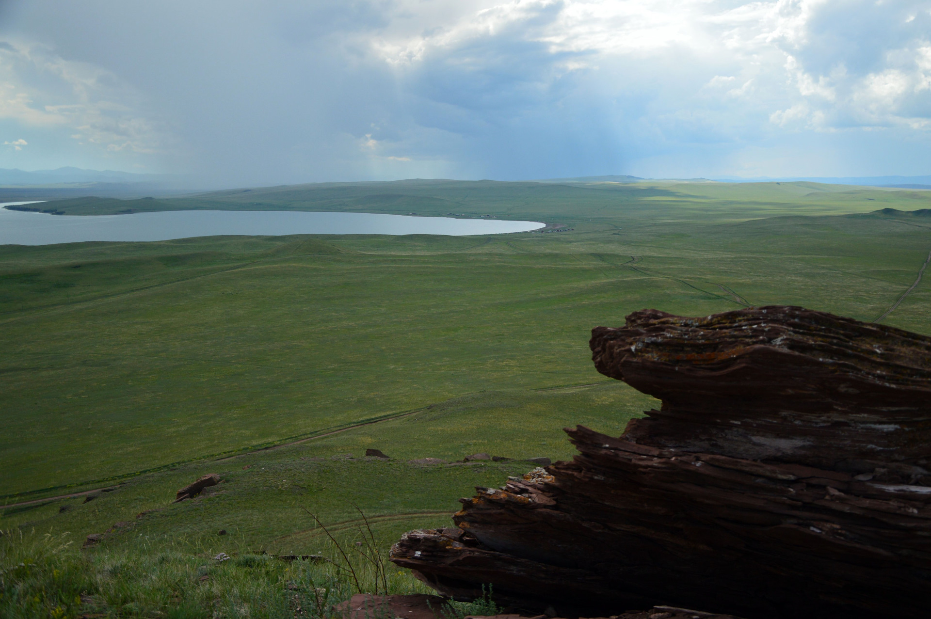 Озеро иткуль хакасия. Озеро Чалпан Хакасия. Озеро Иткуль Красноярский край. Гора Чалпан на озере белё Хакасия.