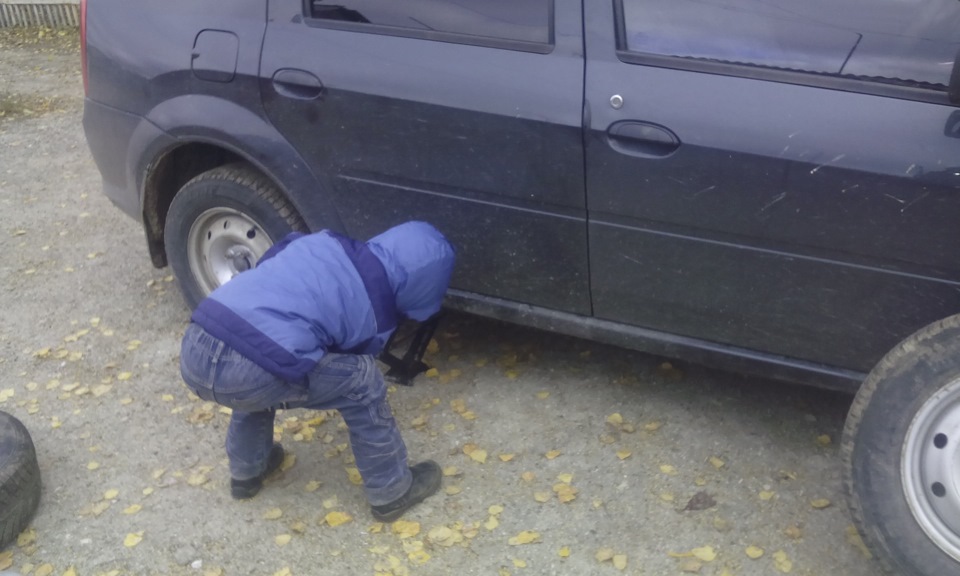 Замена ремня дополнительного оборудования и переобувка) — Renault Logan ...