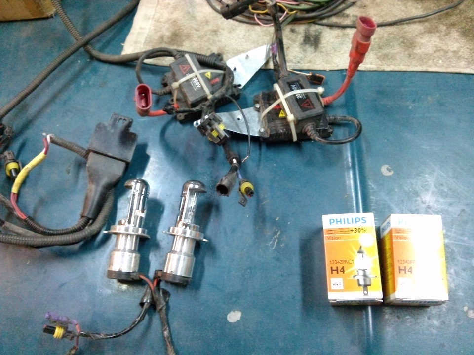 вырезал всю косу проводки с ксенона и вернулся к обычным старым добрым и проверенным лампам — Lada 2108