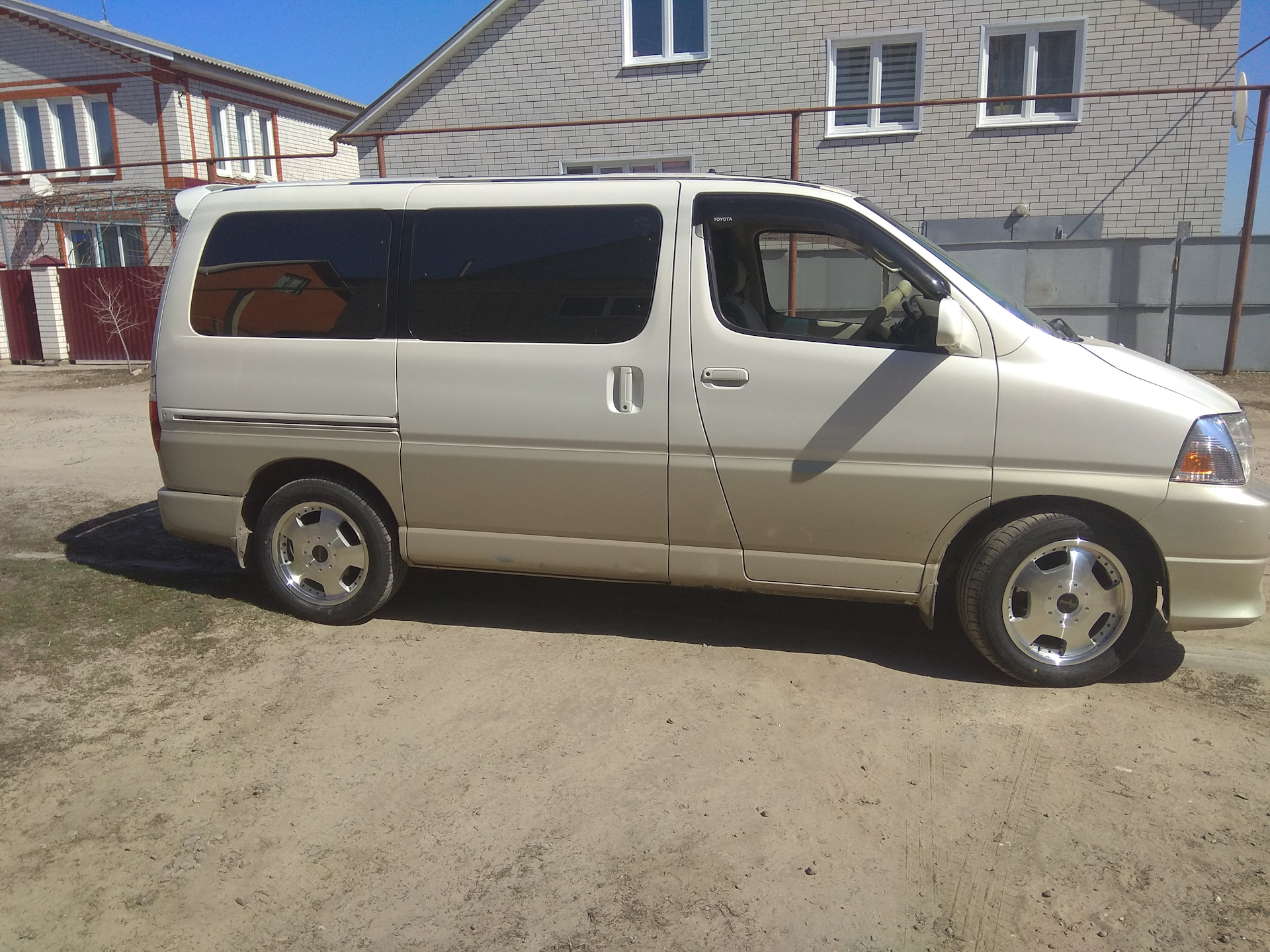 Hiace диски. Тойота Гранд Хайс. Toyota Grand Hiace 3.4. Тойота Хайс 2000. Тойота Хайс 2001 года.