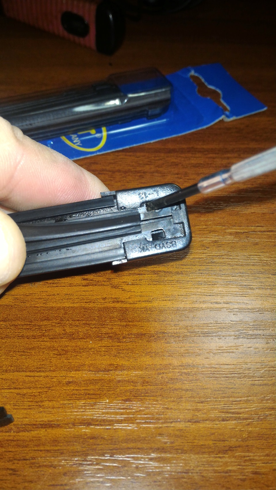 Замена резинок на бескаркасных дворниках — KIA Carens II, 2 л, 2003 ...