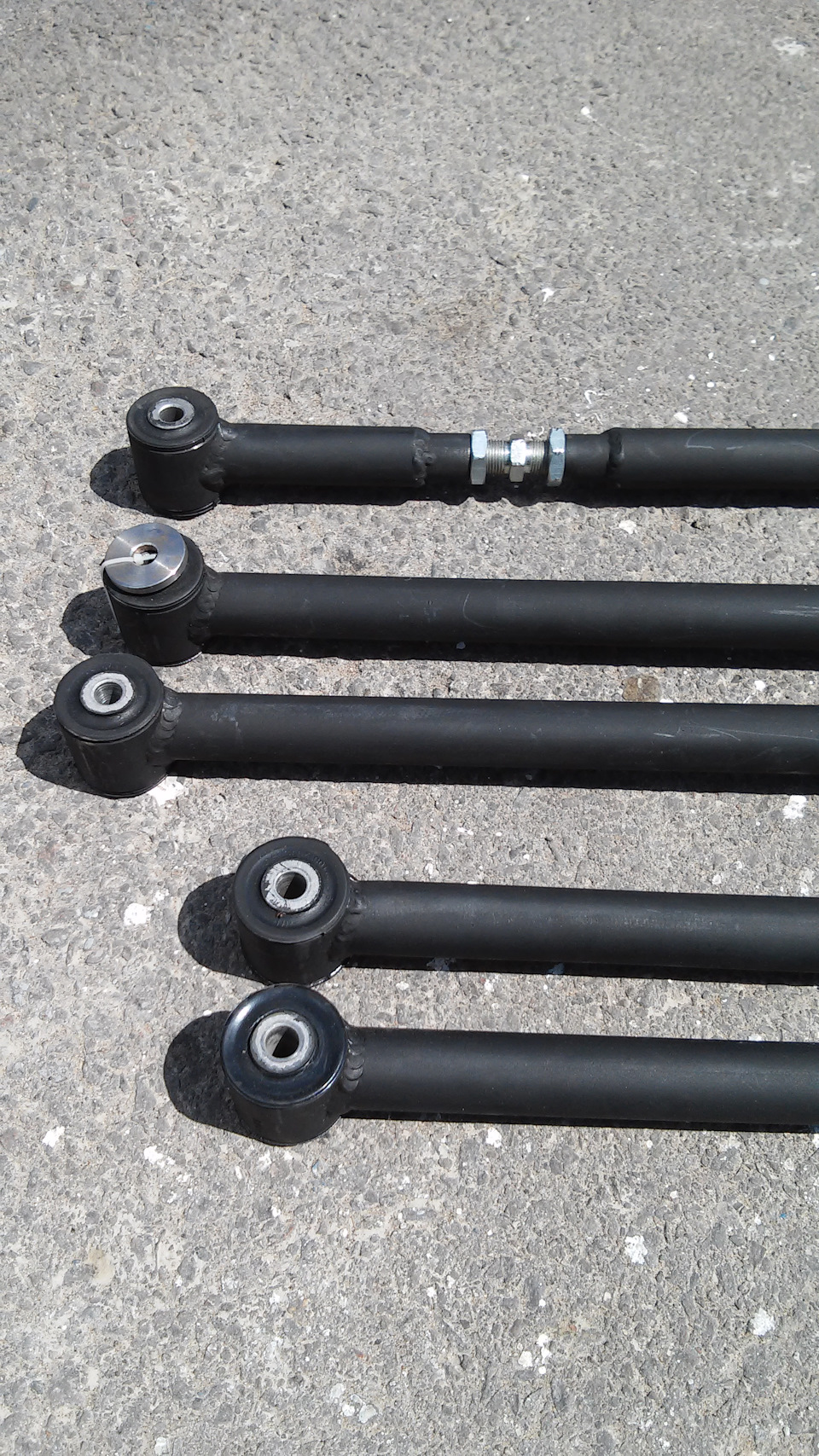 замена реактивных тяг, на доработанные с втулками от 2108. — Lada 21011 ...