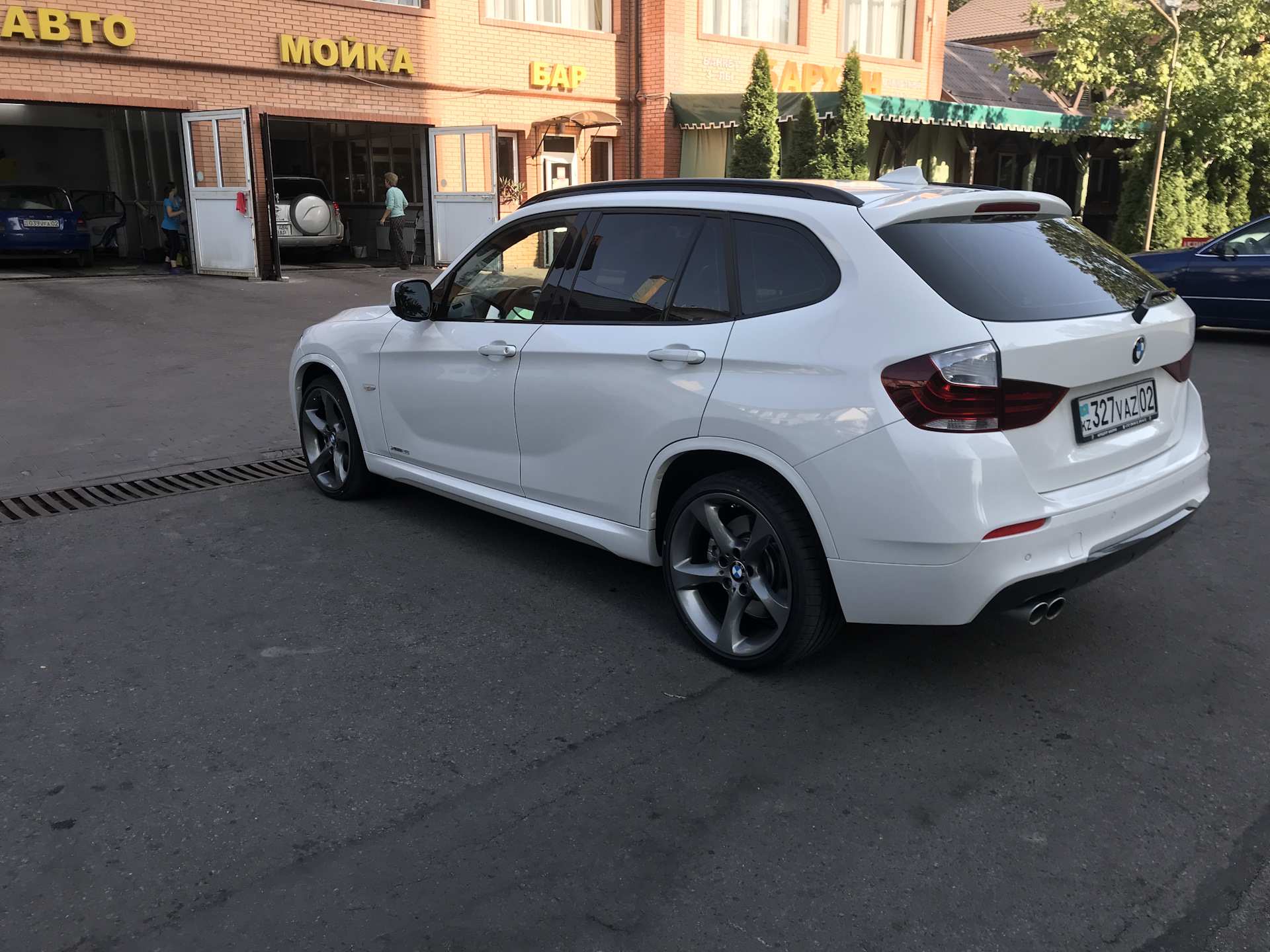 BMW x1 темный графит колеса