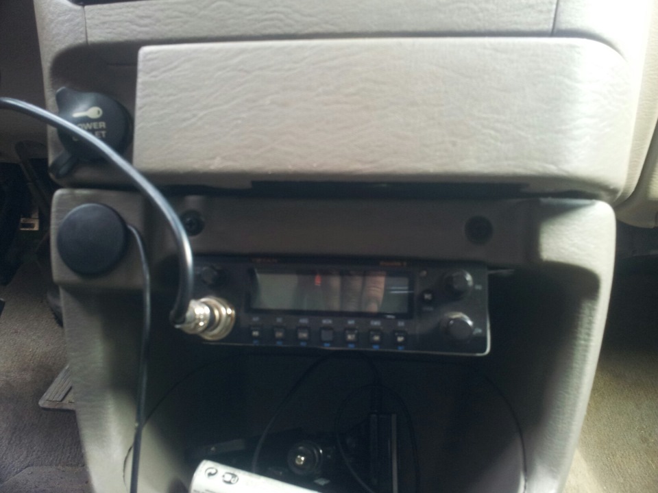 Рация — Chrysler Voyager (4G), 2,4 л, 2003 года | аксессуары | DRIVE2