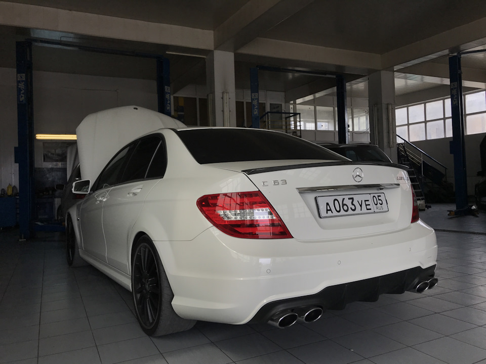 Mercedes c63 AMG тонированный в круг