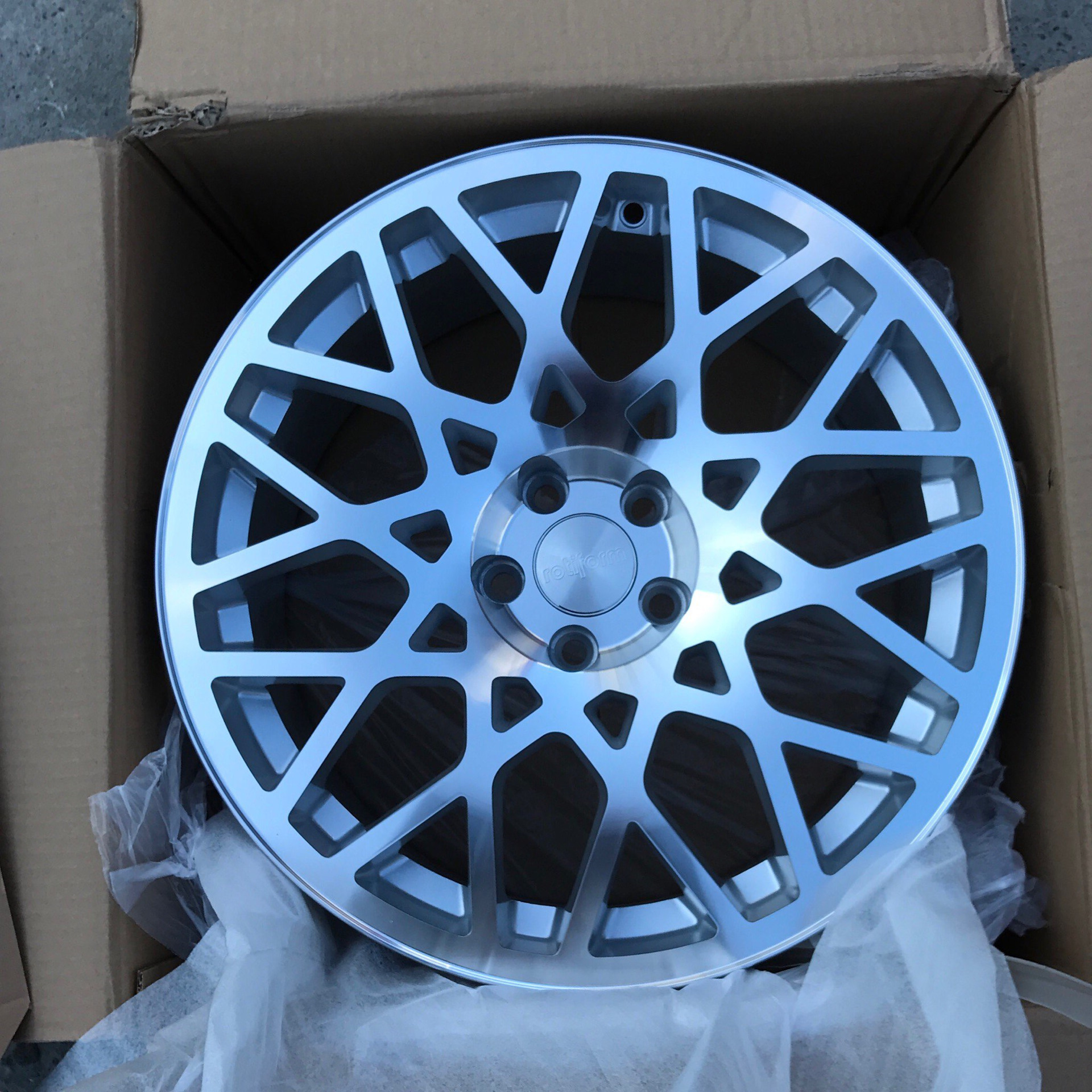 Диски ростов. Rotiform BLQ r17. Rotiform BLQ r16. Rotiform r17. Rotiform BLQ r17 5x100.