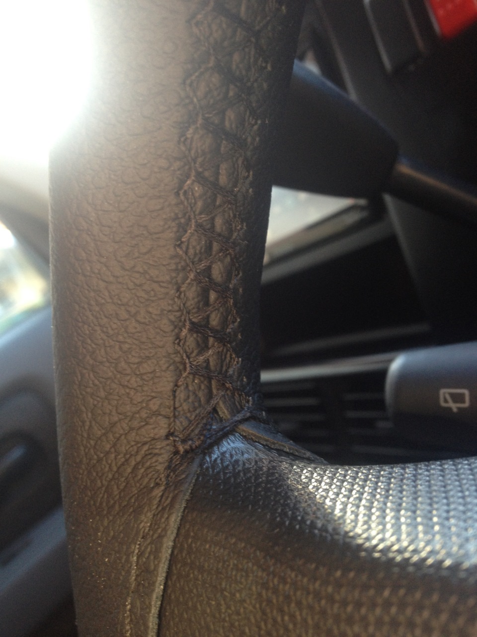 Обтянул руль кожаной оплеткой! — Nissan Cube II, 1,4 л, 2005 года ...