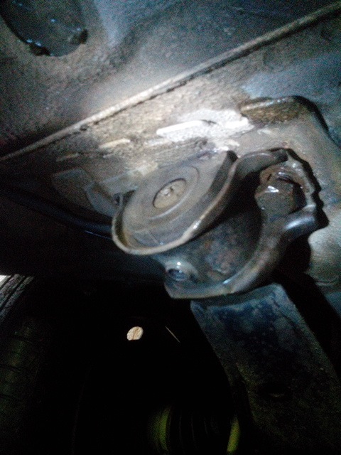 Замена подушки рычага передней подвески — Daewoo Nexia, 1,5 л, 2007 ...