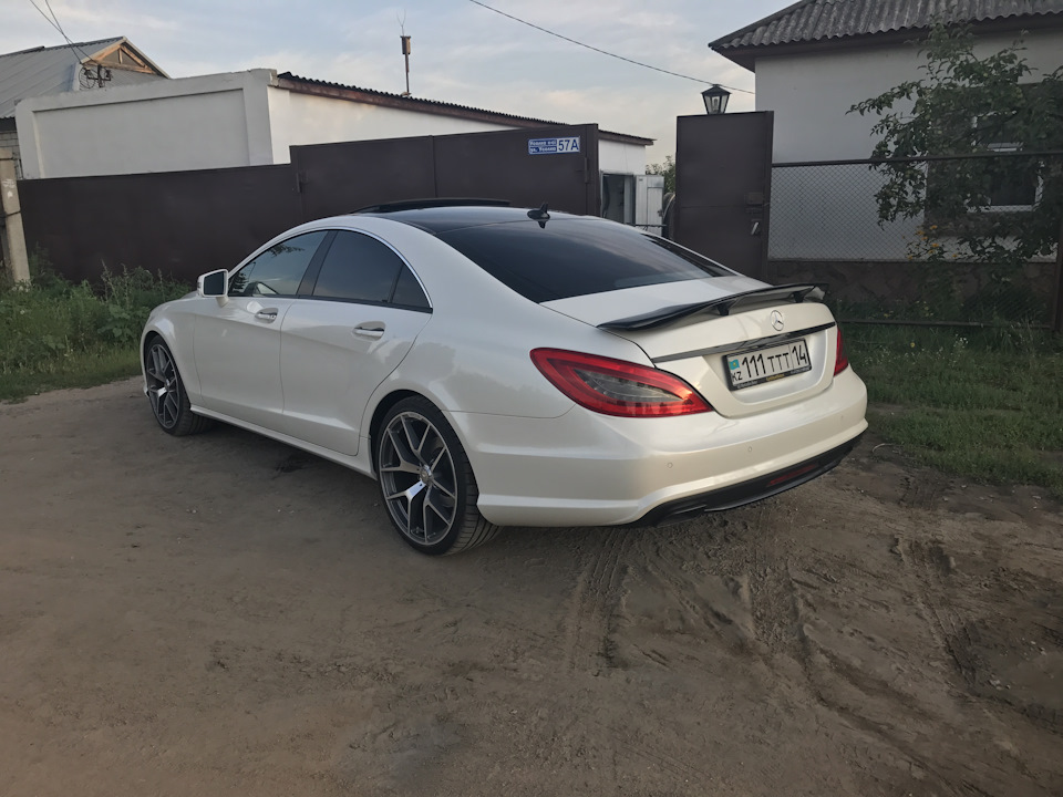 Mercedes CLS 218 С черной крышей