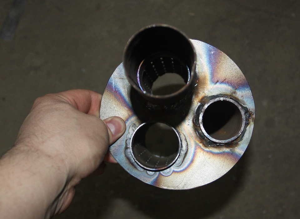 Вид на трубы внутри глушителя ГАЗ 67 — ГАЗ 67