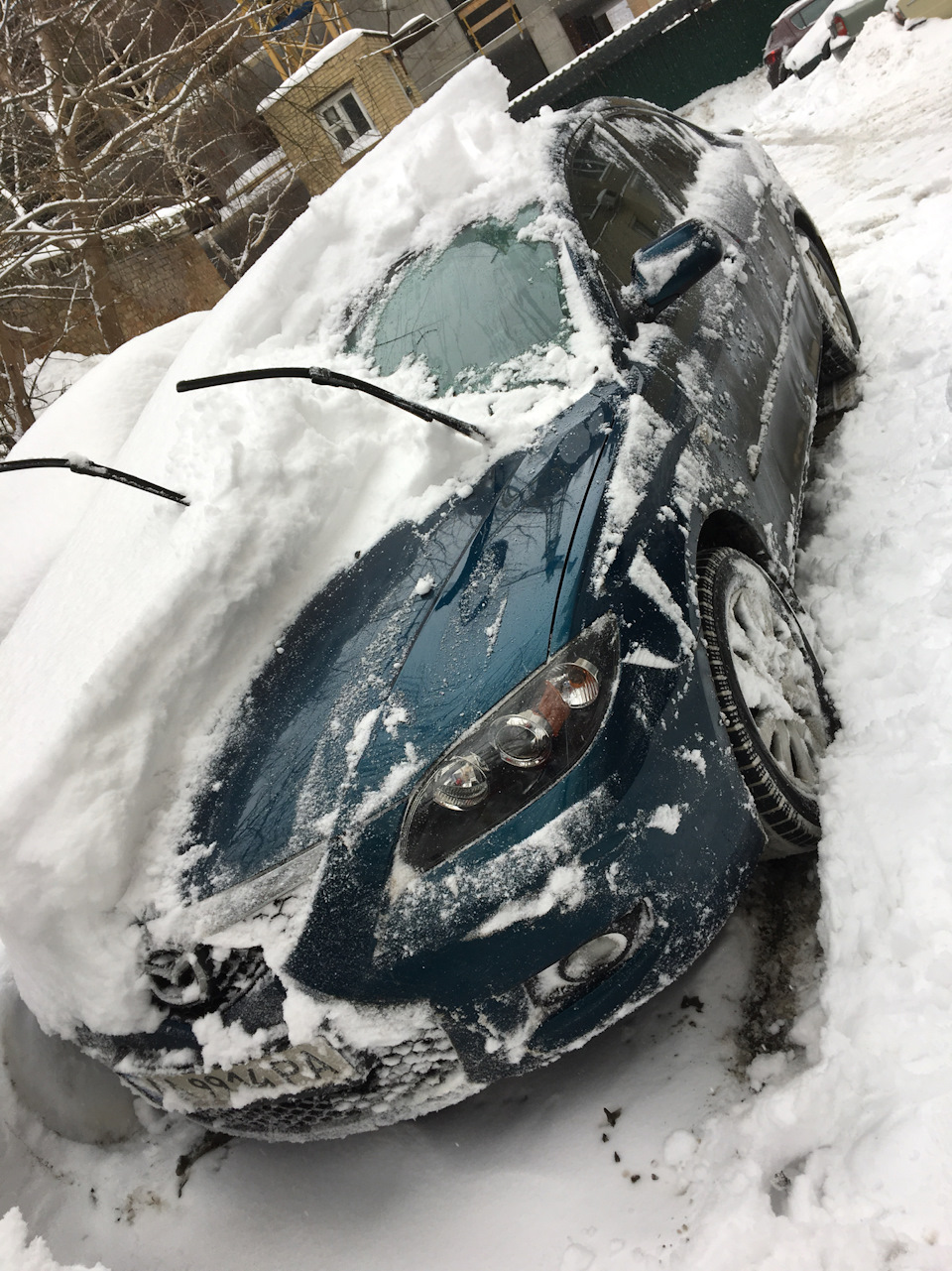 Развлечение для взрослых, называется: откопай меня) 😲❄️👍🏻 — Mazda 3 (1G)  BK, 1,6 л, 2007 года | просто так | DRIVE2