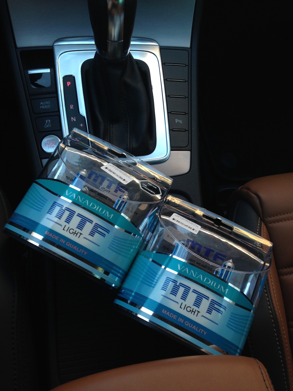 Замена ламп в поворотном свете и тумануах — Volkswagen Passat CC, 2 л ...