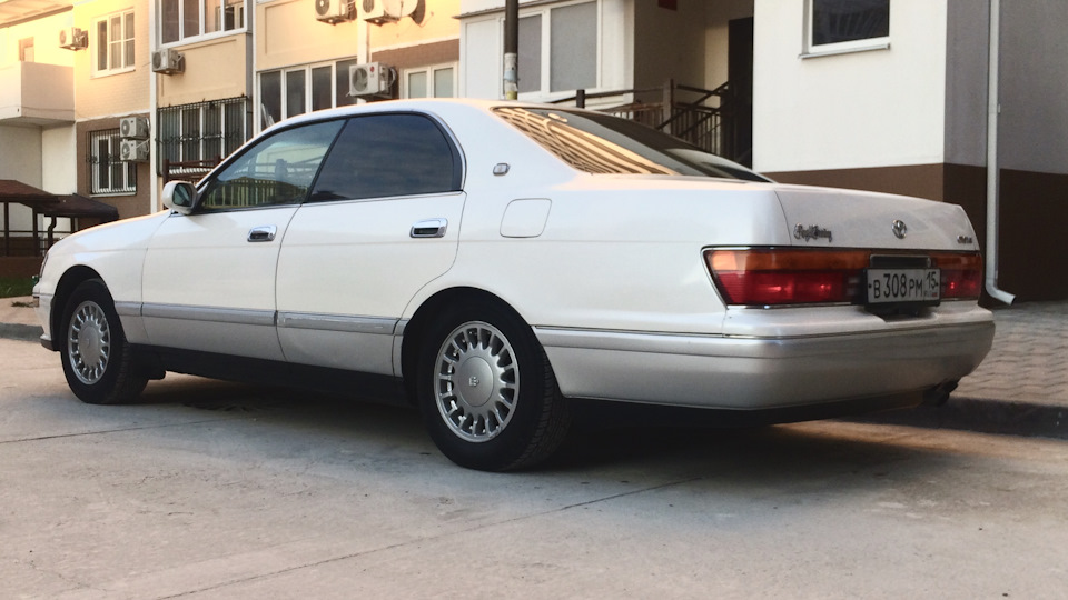 toyota crown 2.5 royal touring