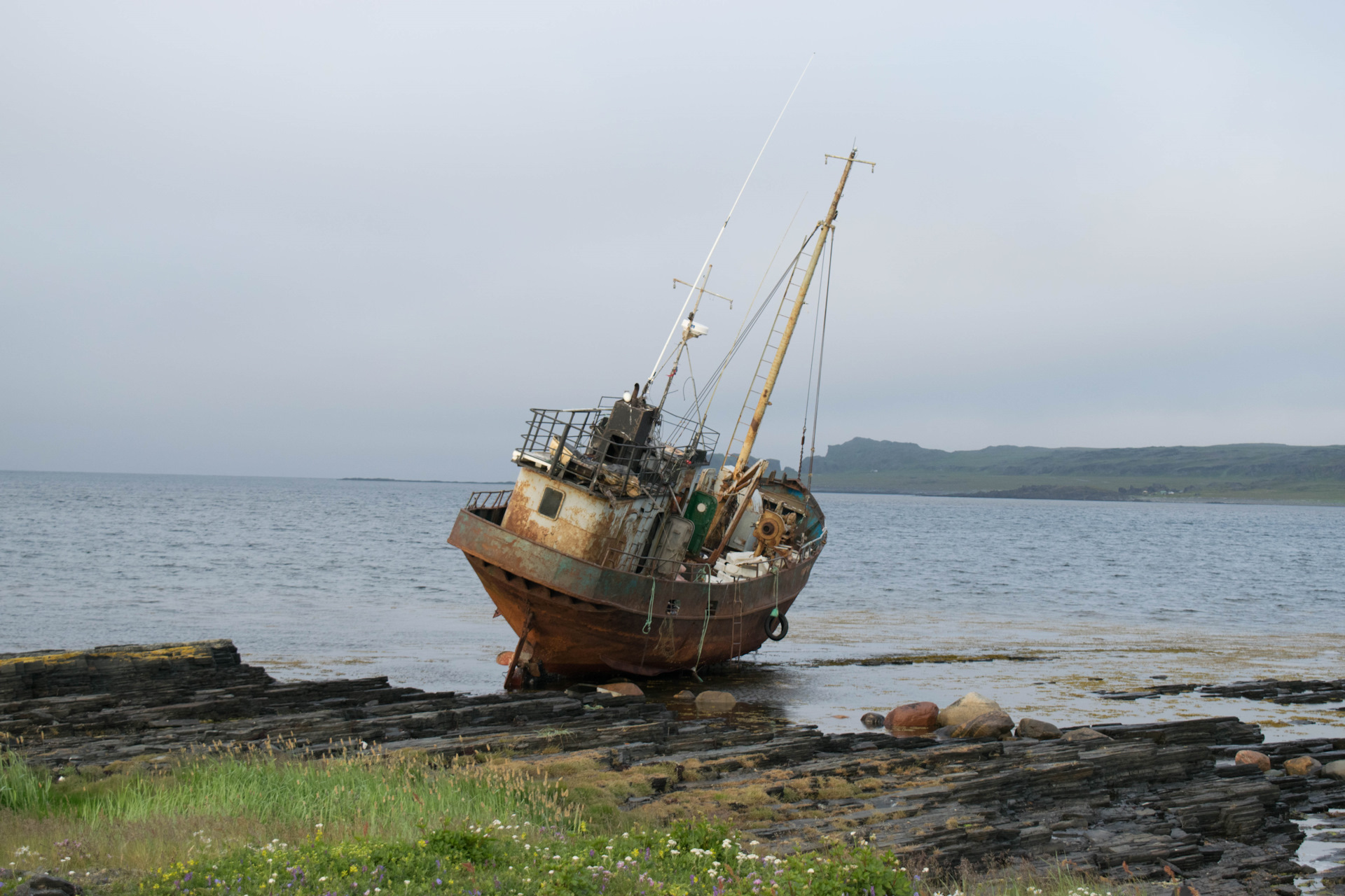 Димитриос корабль. Мели п. Севший на мель корабль в архипо осиповке. Сухогруз рио новороссийск. Корабль на мели.