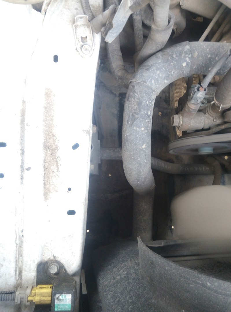 Установка пыльника двигателя — Toyota Mark II (110), 2 л, 2001 года ...