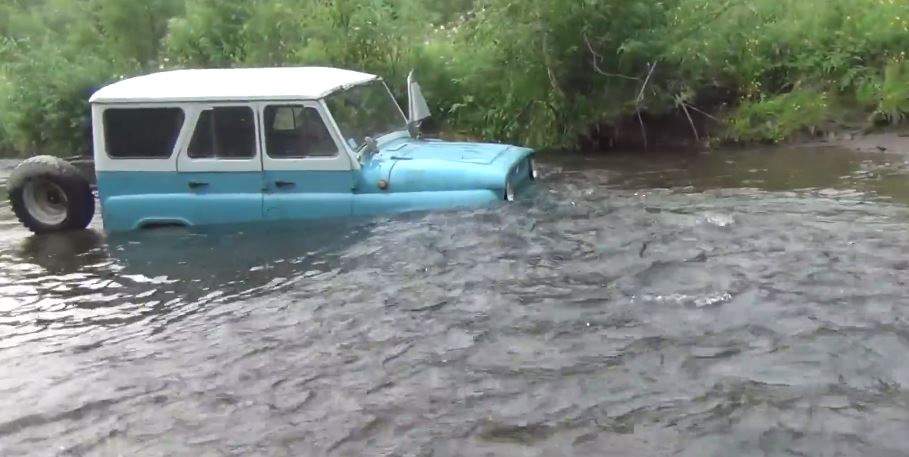 УАЗ 469 — утонул. Вытаскивали лебедками. Вода залила весь кузов. — УАЗ ...