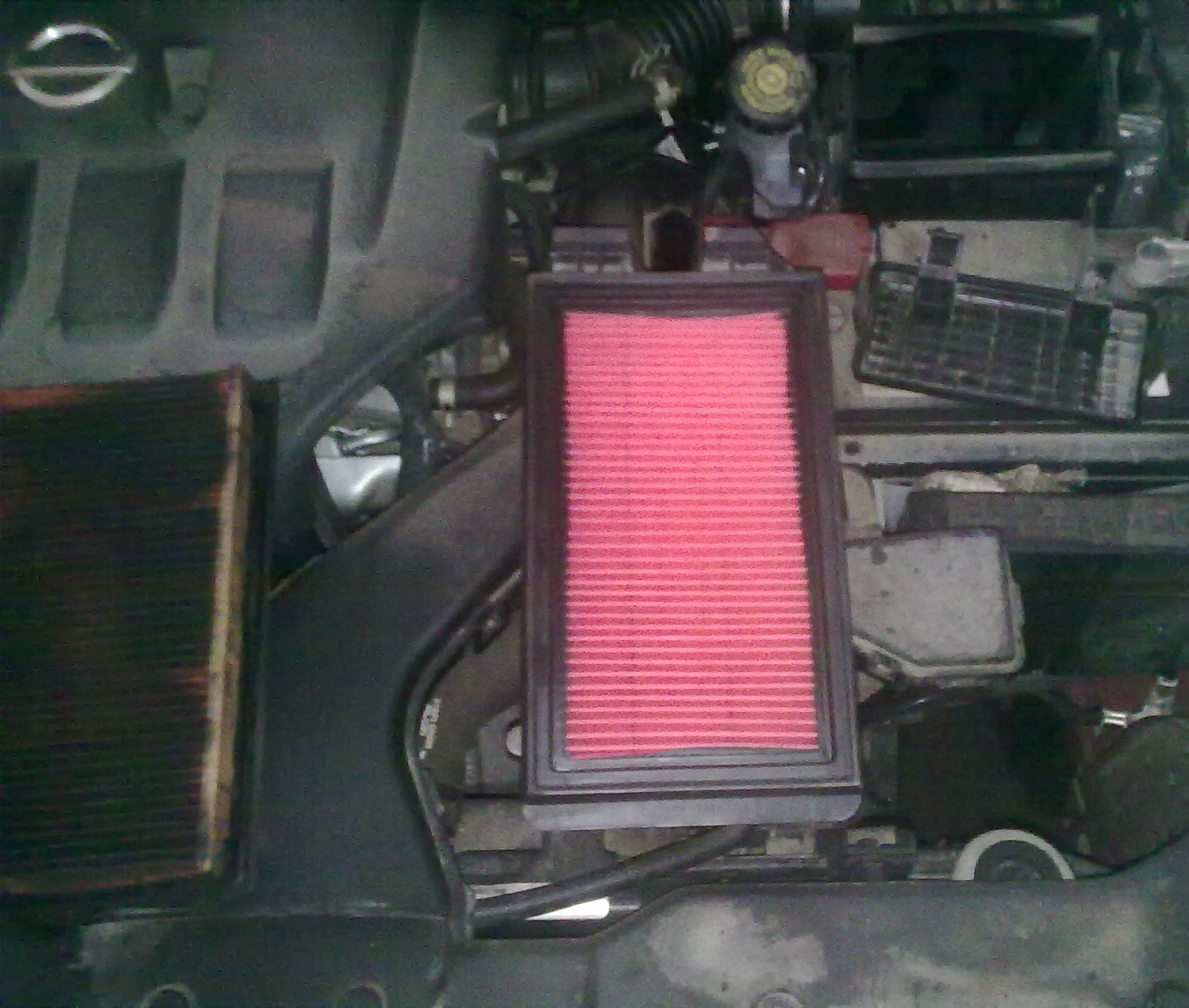 Замена воздушного фильтра - Nissan Almera V (G11/15), 1,6 л, 2014 года расходник