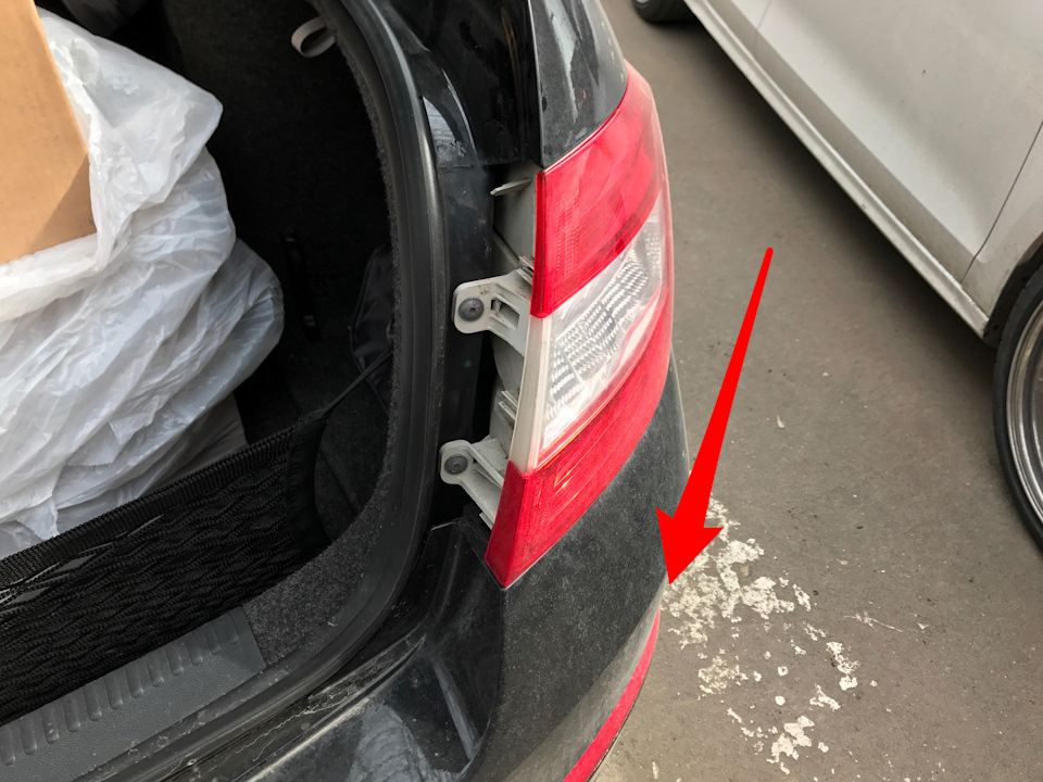 тянуть в направлении стрелки, чтобы не обломить направляющие… Говорят, что отдельно они не продаются… хз сам не искал) — Skoda Octavia A7 Mk3