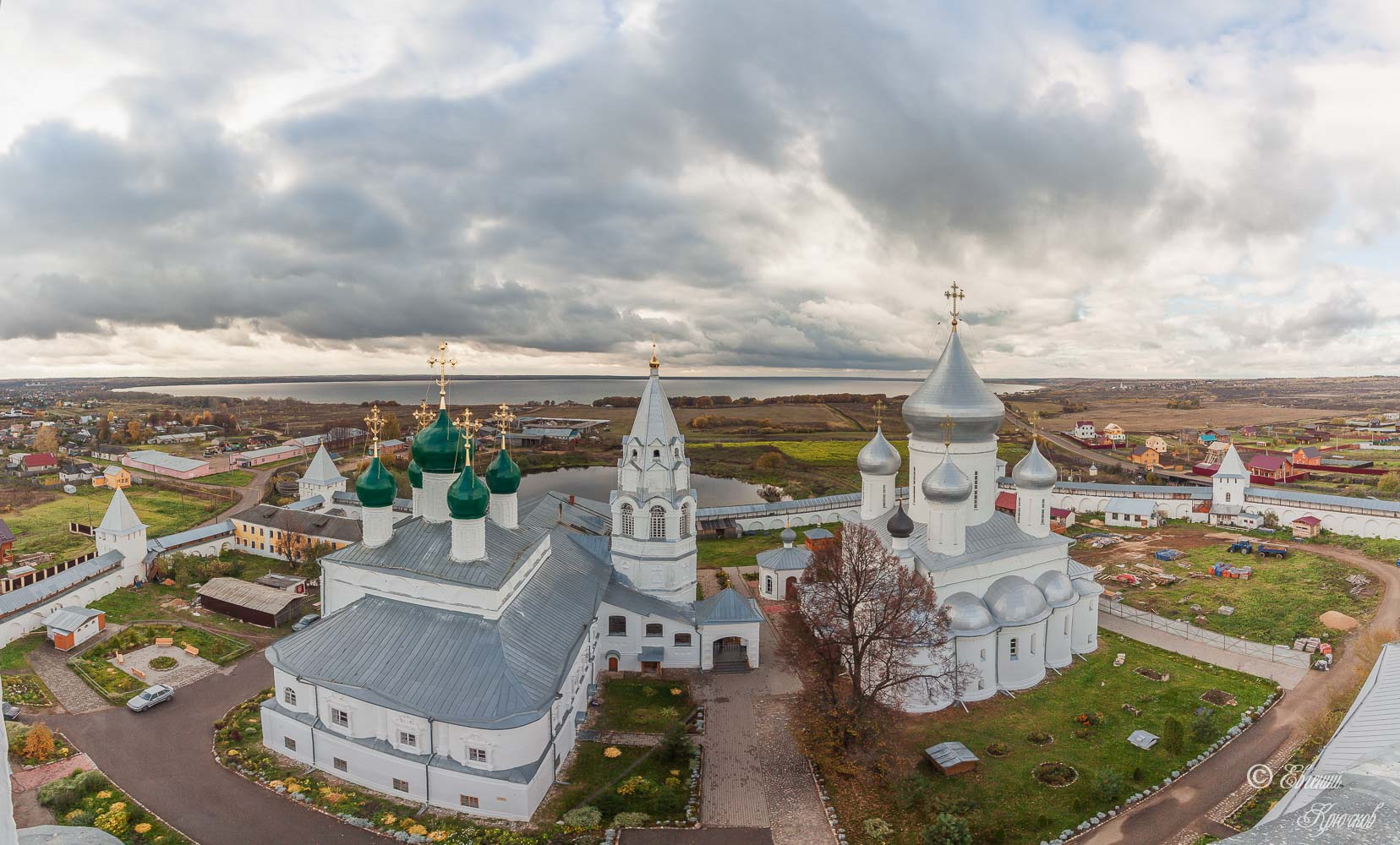 Вид с Александровой горы на Никитский монастырь