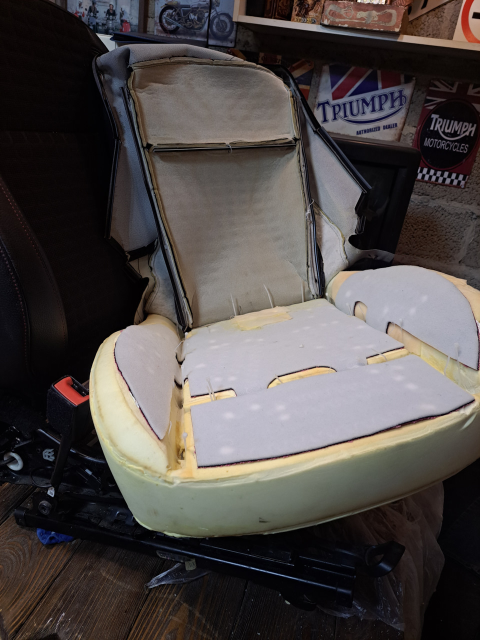 Вылечил не работающий подогрев сидения. — Opel Astra J GTC, 1,6 л, 2014 ...