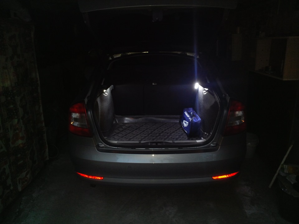 Светодиодная подсветка багажника. — Skoda Octavia A5 Mk2, 1,6 л, 2012 ...