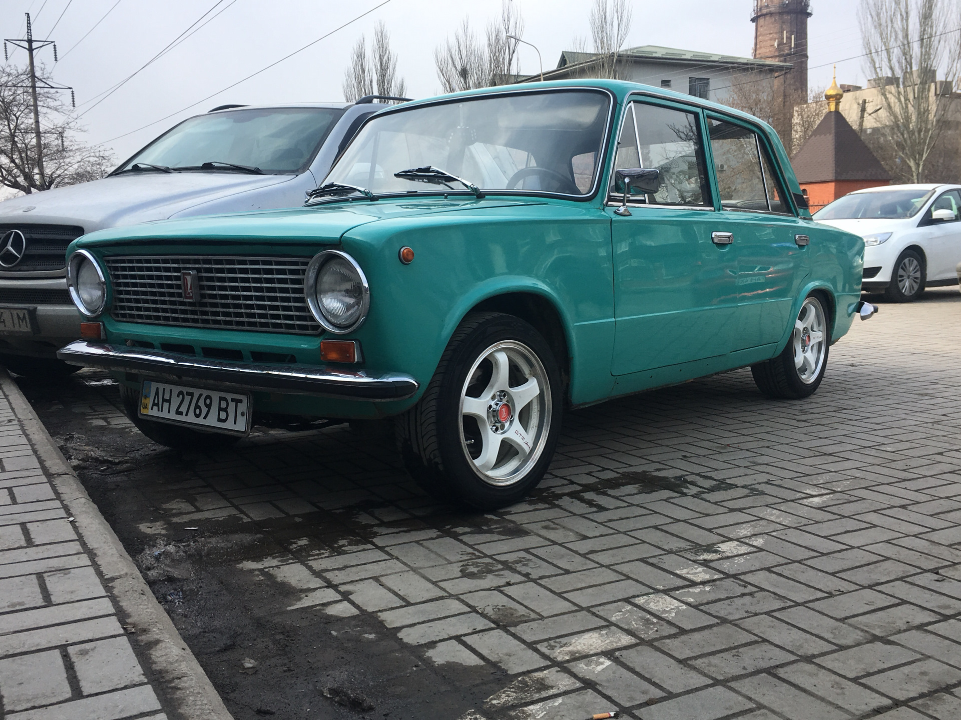 Вазы 21011. ВАЗ 2101 r13. ВАЗ 2101 на литье. ВАЗ 2101 на r20. Lada 21011.