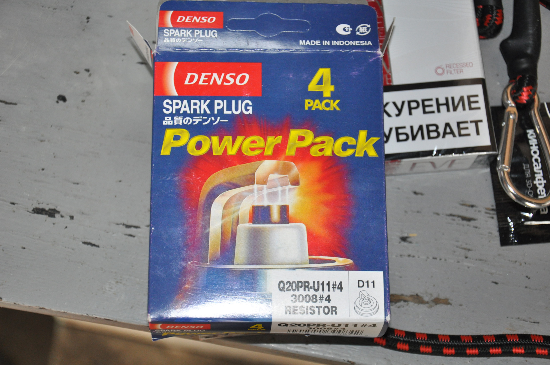 Свечи денсо отличить. Как отличить подделку Denso q20pr-u11. Denso как отличить подделку. Щетки Денсо как отличить подделку.