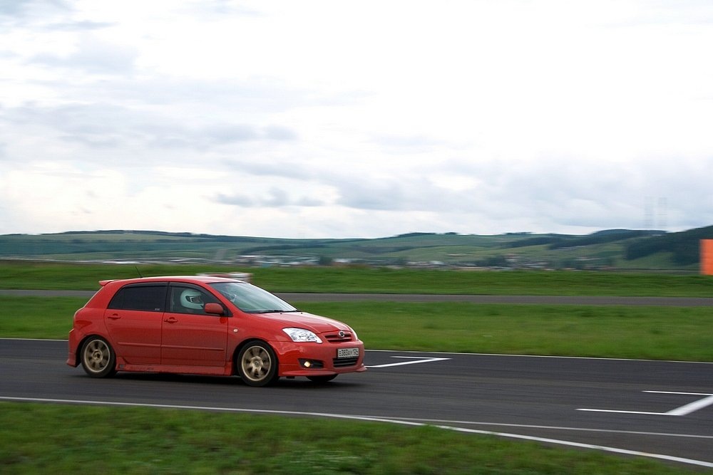    Toyota Corolla Runx 06 2004 