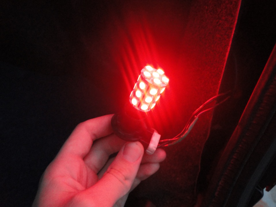 Почему стоп сигналы красные. Диодные лампы стоп сигнала и габарита. 2х контактные лампочки светодиодные на стоп и габариты. Ford Transit 2014 лампа заднего стоп сигнала. Диодная двухконтактная лампа стоп-габарит.