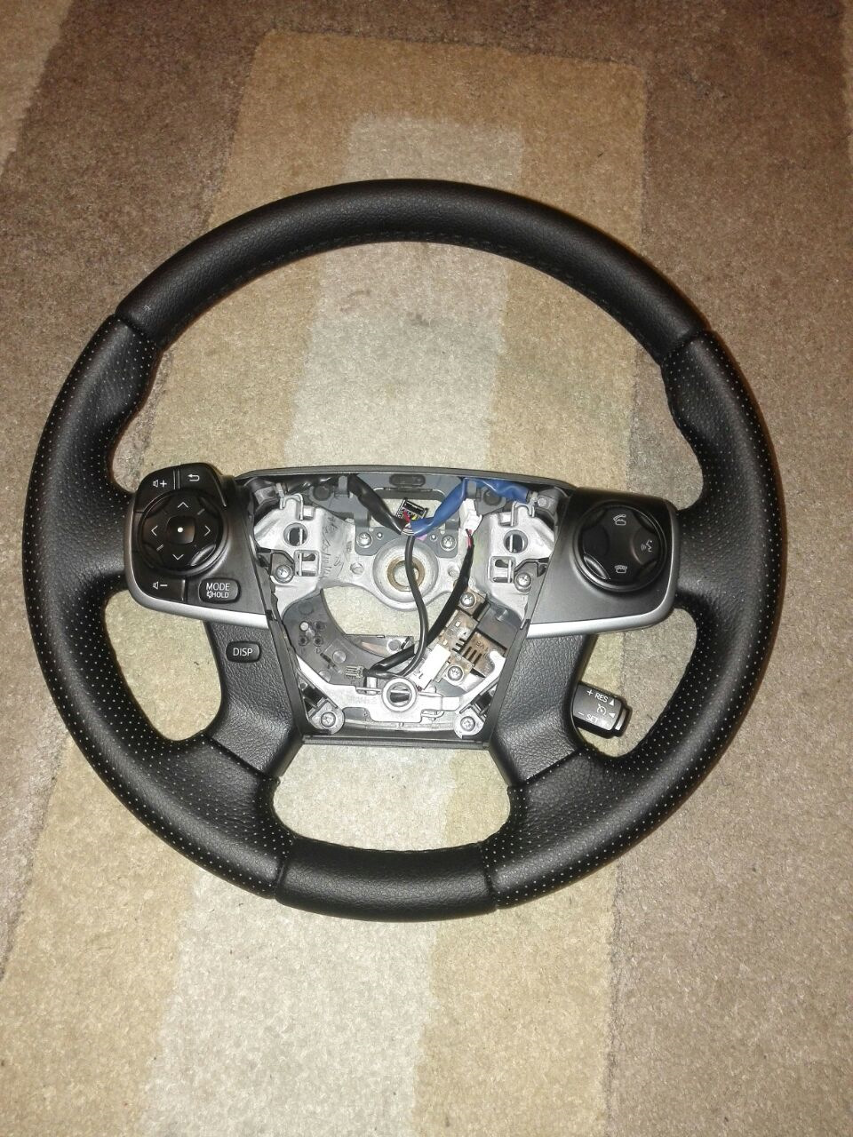 Руль с перфорацией — Toyota Camry (XV50), 3,5 л, 2013 года | тюнинг ...