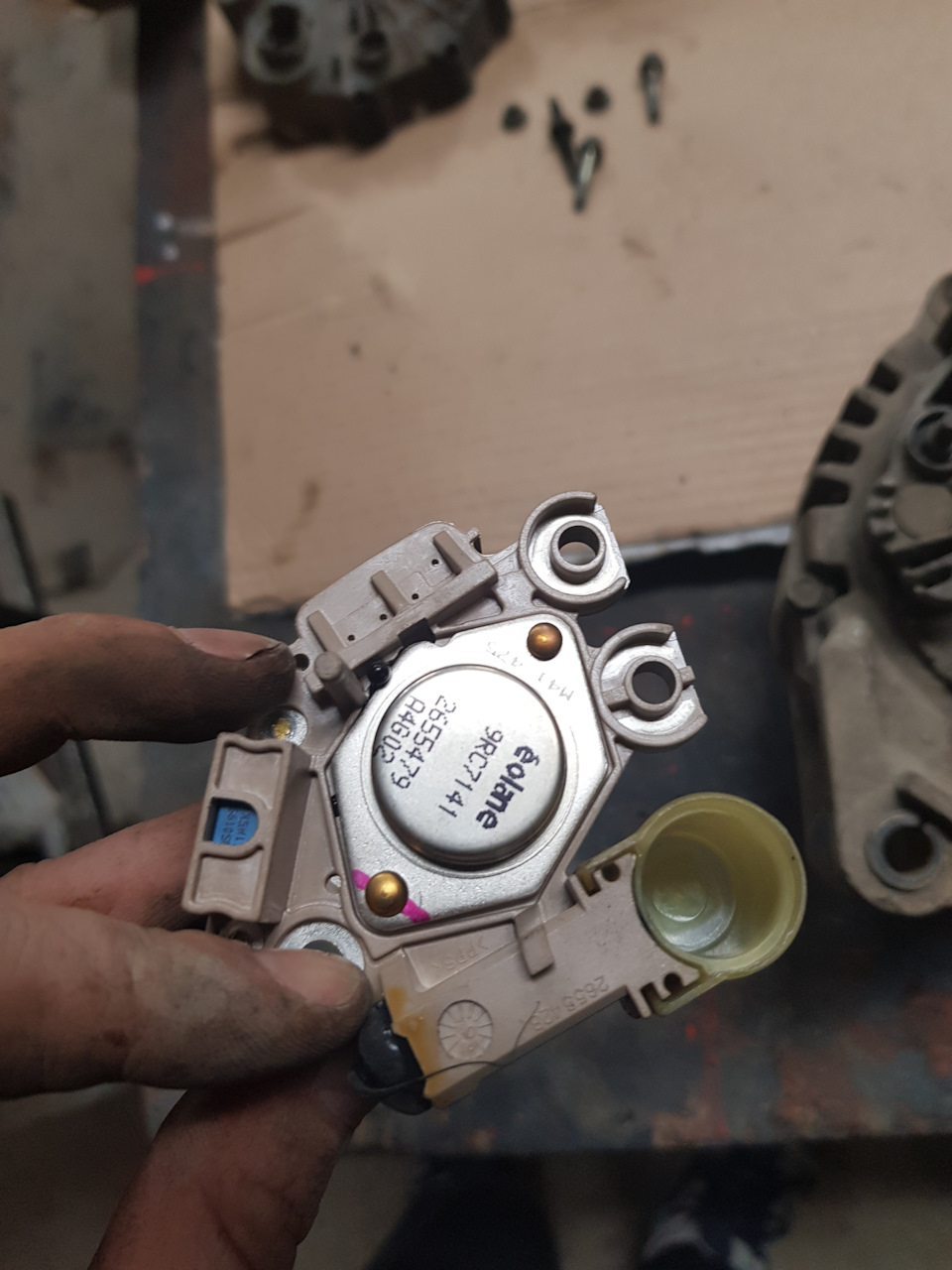 Замена регулятора напряжения генератора — Hyundai Sonata IV (EF), 2 л ...