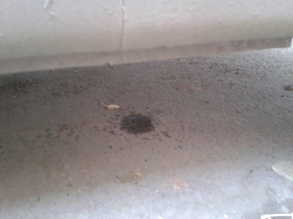 Дырка в глушителе. — Lada Гранта, 1,6 л, 2013 года | прикол | DRIVE2