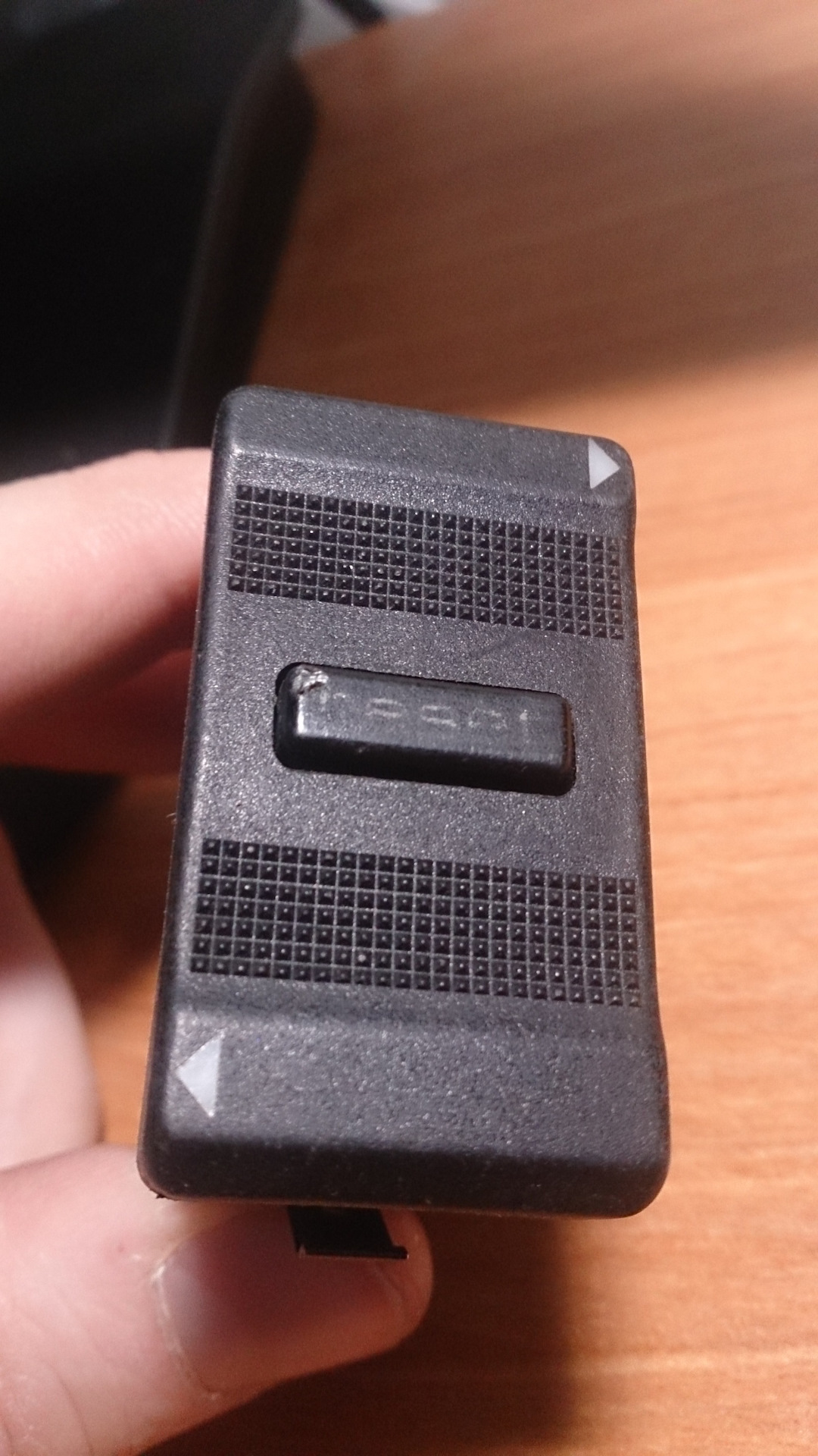 Кнопка бк. Кнопки бк пежо 307. Кнопка открытия багажника mazda 3 bk. Штат ваз кнопка. Кнопка бк е46.