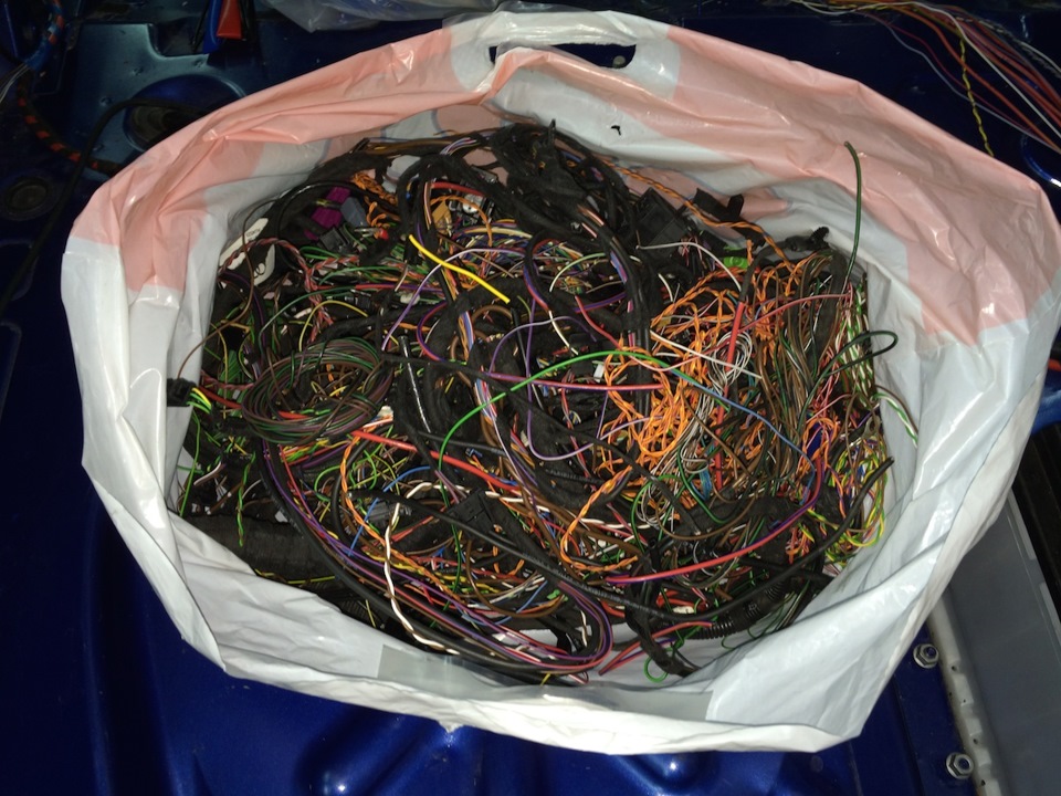 Ненужная проводка — Audi TT RS (1G)