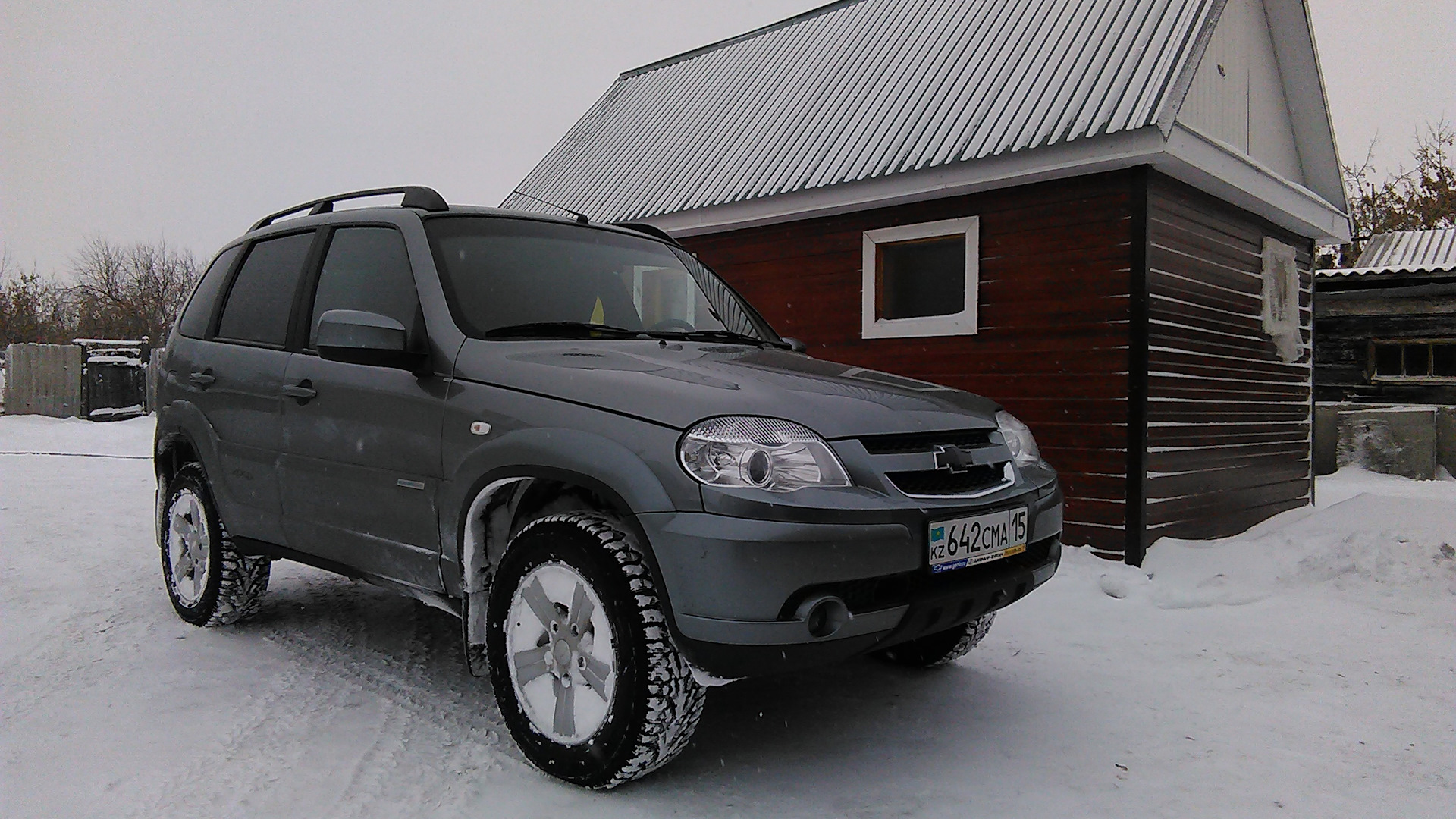 Нива кварц. Шеви Нива кварц. Нива Chevrolet серебристый кварц. Шеви Нива 789 124. Нива Шеви Барнео диски.