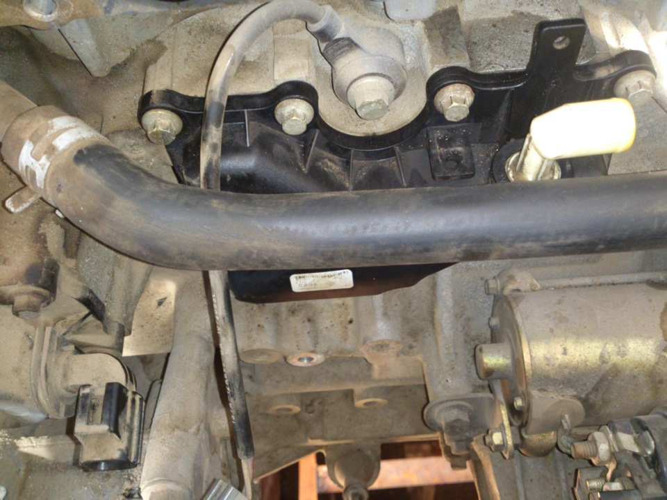 стоит ровно под коллектором. — Ford S-Max (1G)