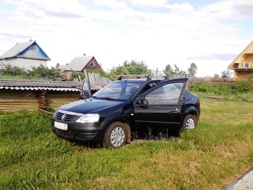 На природе — Renault Logan (1G), 1,6 л, 2011 года | фотография | DRIVE2