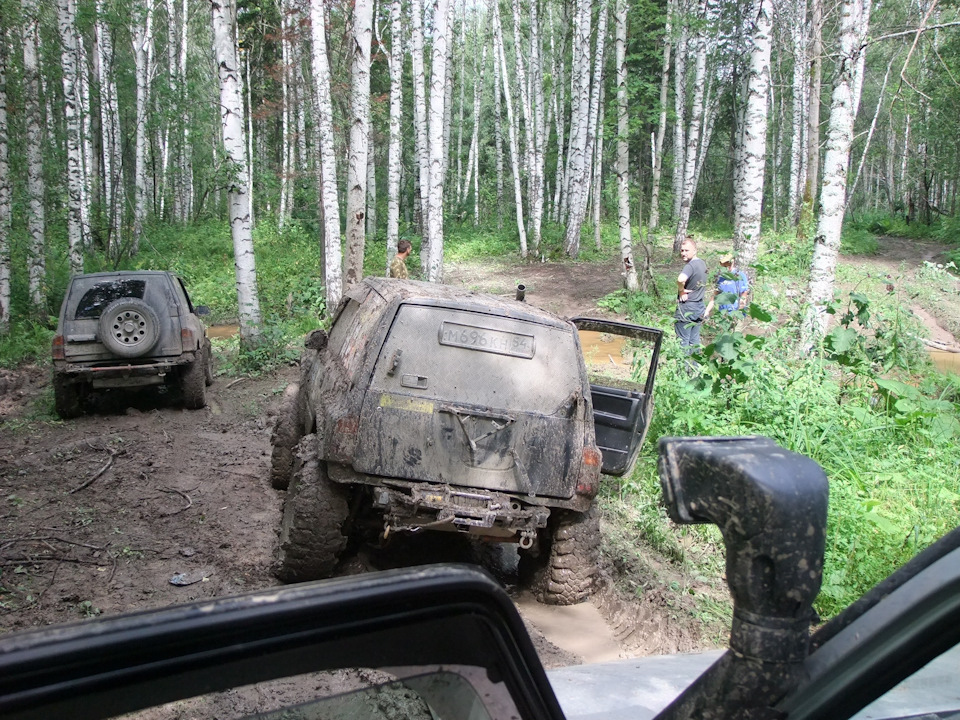 Все на выход, идем искать хоть что-то, похожее на путь. — Suzuki Escudo (1G)