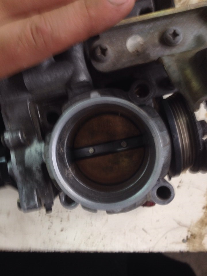 Промыл дроссельную заслонку и впускной коллектор — Lexus IS, 2 л, 2002 ...