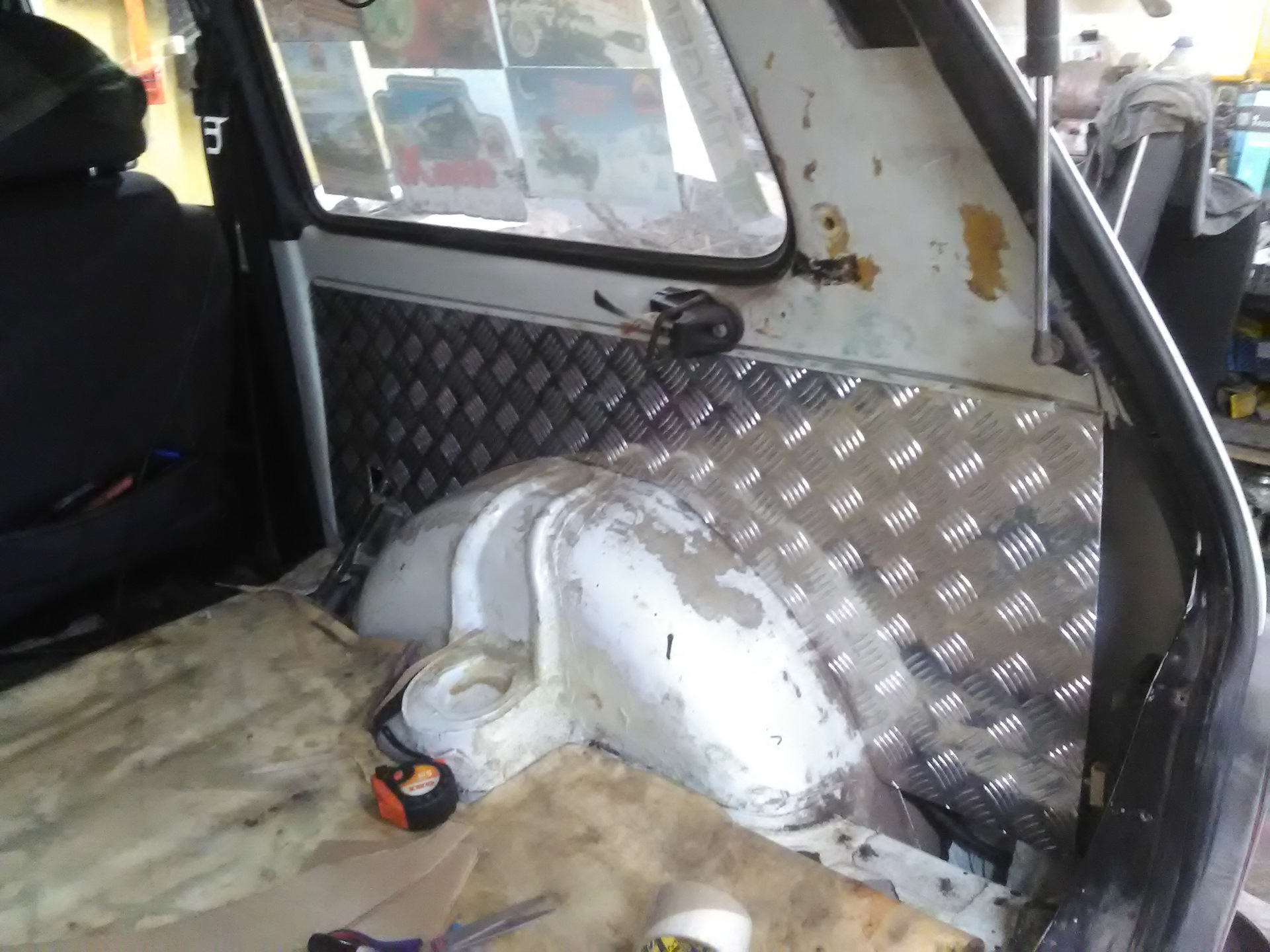 Как снимать внутреннюю обшивку нивы Обшиваем салон алюминием - Lada 4x4 3D, 1,8 л, 1996 года тюнинг DRIVE2