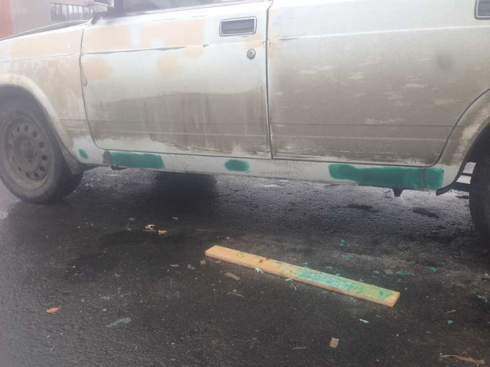 Дальше как все подсохло я нанес поверх слой, типо так еще прочнее будет думаю я) — Lada 21053