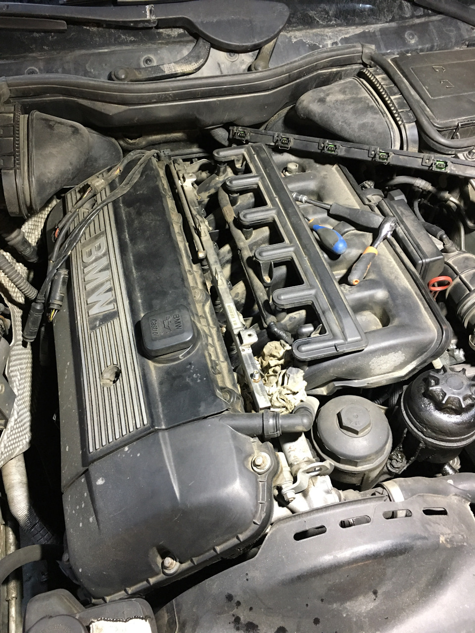 Бмв е39 как снять форсунки Замена уплотнительных колец форсунок - BMW 5 series (E39), 2,5 л, 2001 года свои