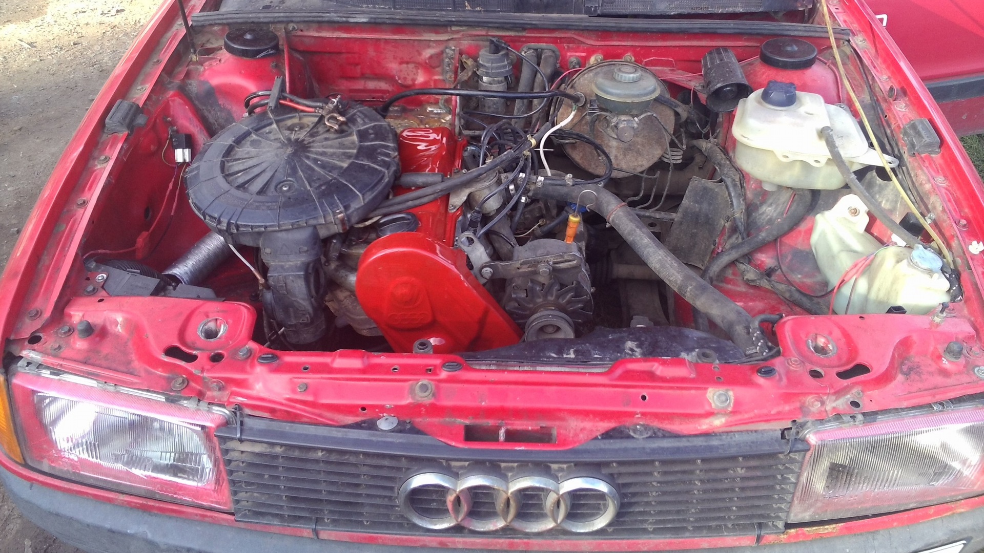 Двигатель ауди 80 1.8 купить. Подкапотка Audi 80 b3. Мотор Ауди 80. Двигатель Ауди 80 б3. Audi 80 b2 под капотом.