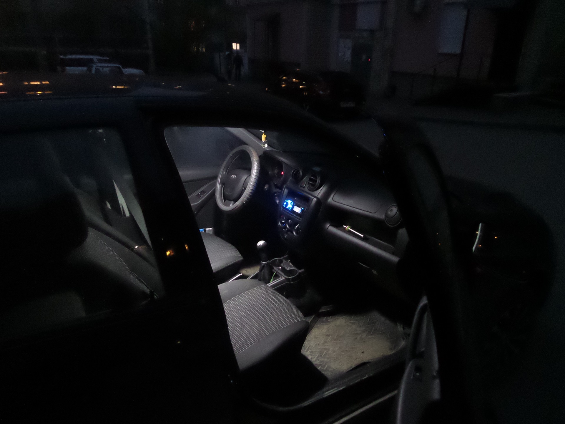 Освещение салона (Радость от мелочей) — Lada Гранта (1G), 1,6 л, 2012 ...