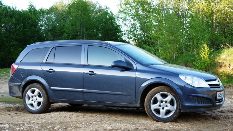 Опель дизель б у. Opel Astra h универсал 1.3 дизель. Opel Astra h 2006 универсал.