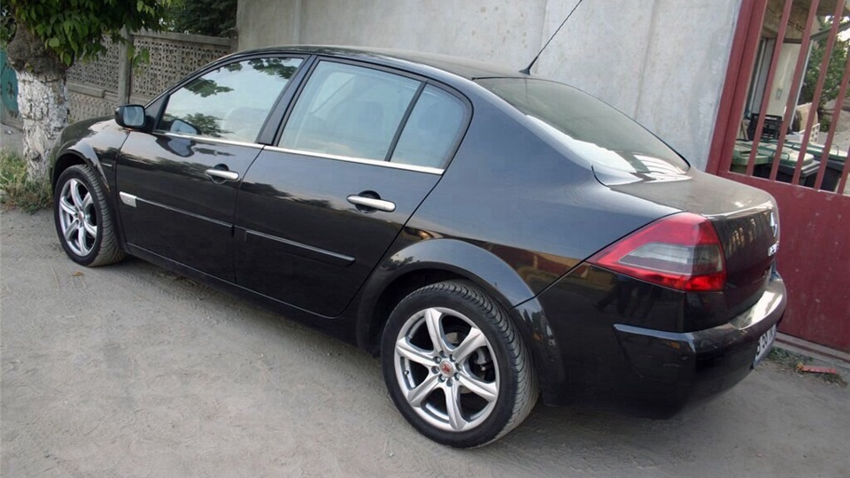 Рено меган 2 на 17 дисках фото Renault Megane II 1.6 бензиновый 2008 1.6 черная на DRIVE2