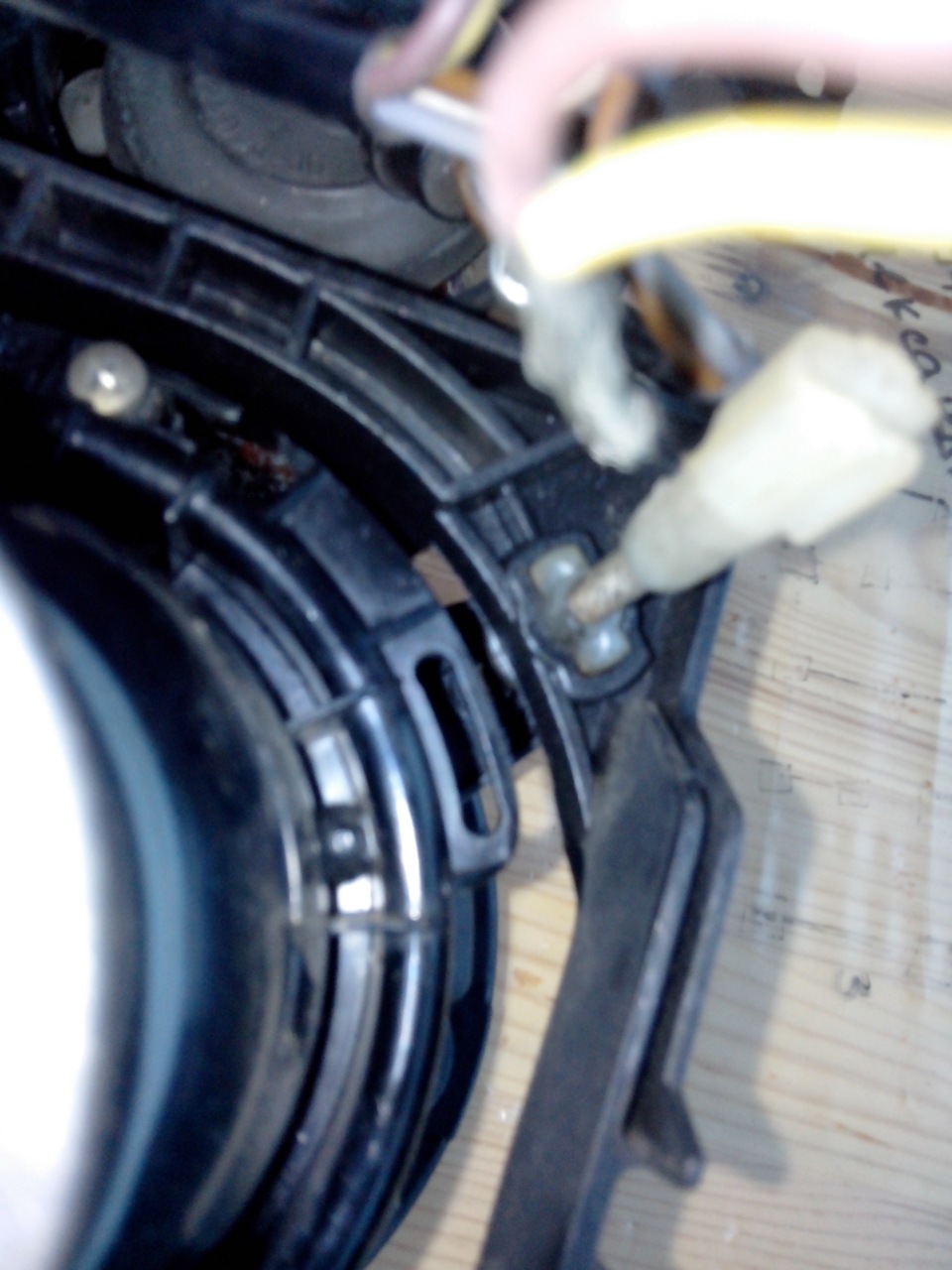 замена стекла на ближнем модуле раздельной оптики Hella — Volkswagen ...