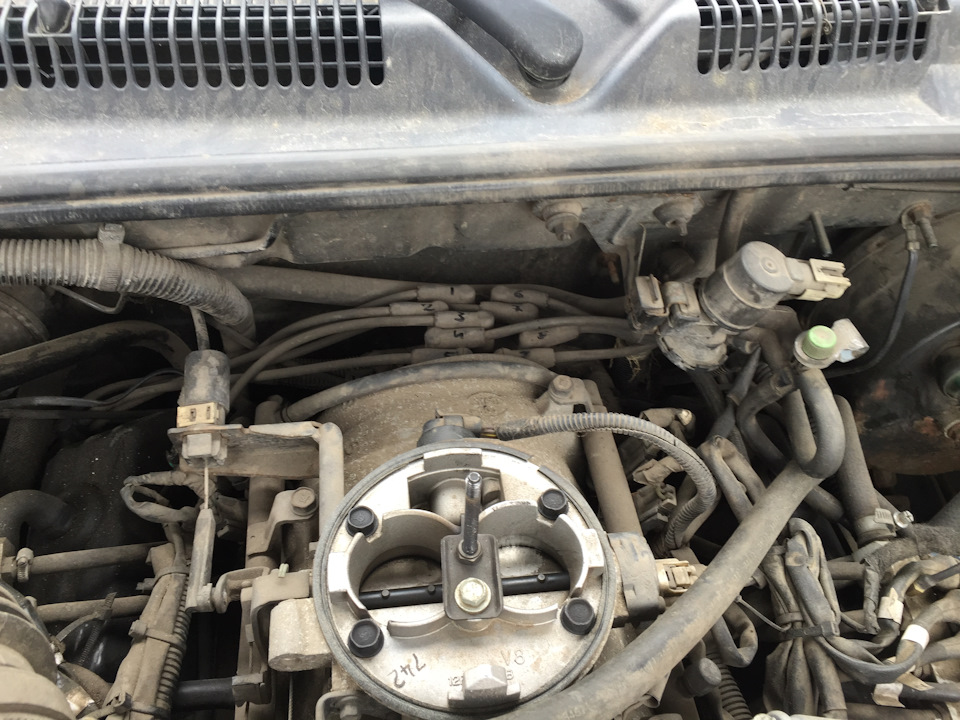 заменил крышку трамблера, бегунок и свечные провода — Dodge Durango I ...