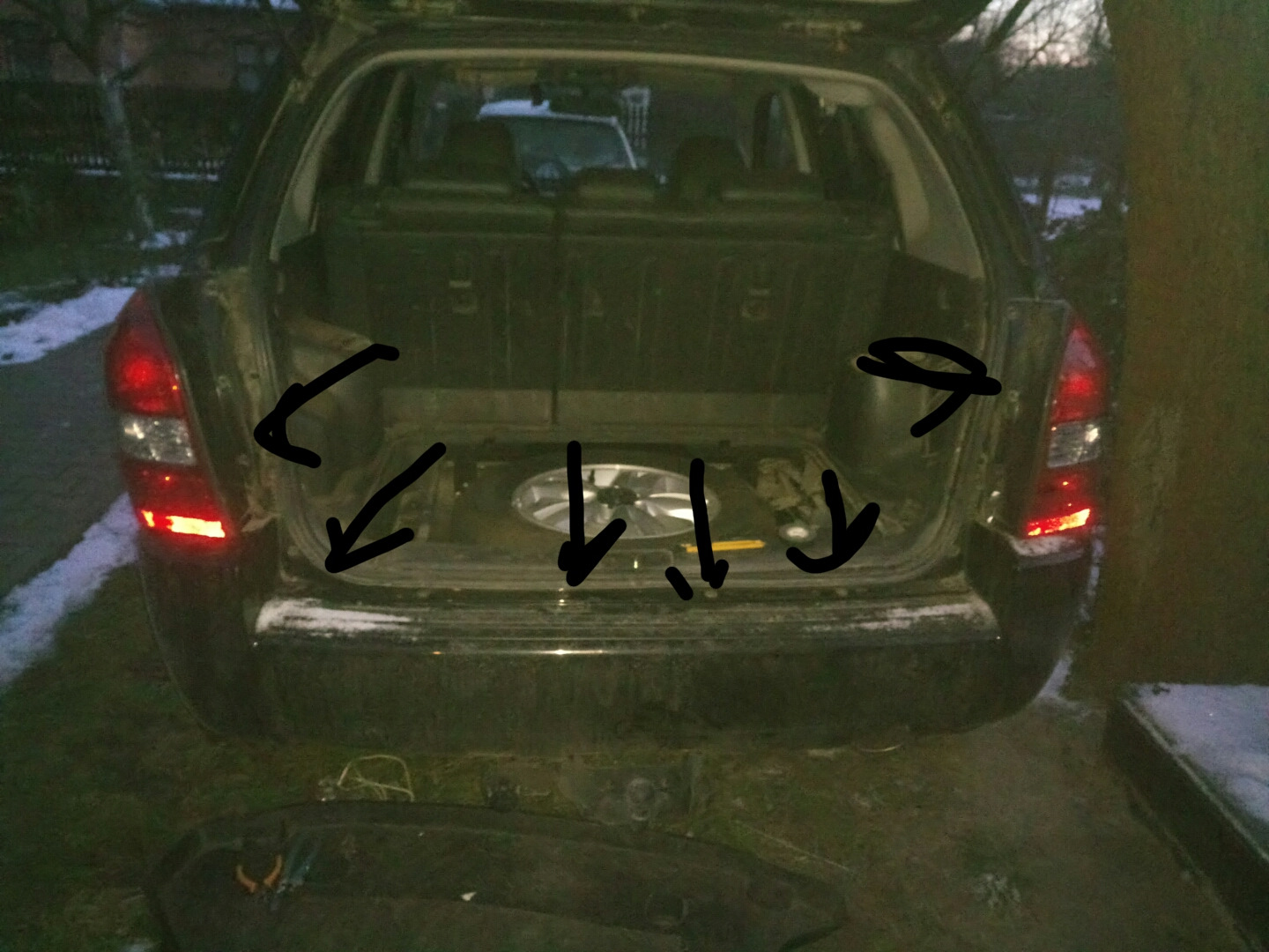 Хендай туссан установка. Установка парктроника Hyundai Tucson 2008. Парктроники Hyundai Tucson. Хендай Туксон парктроники. Парктроник Туссан 3.
