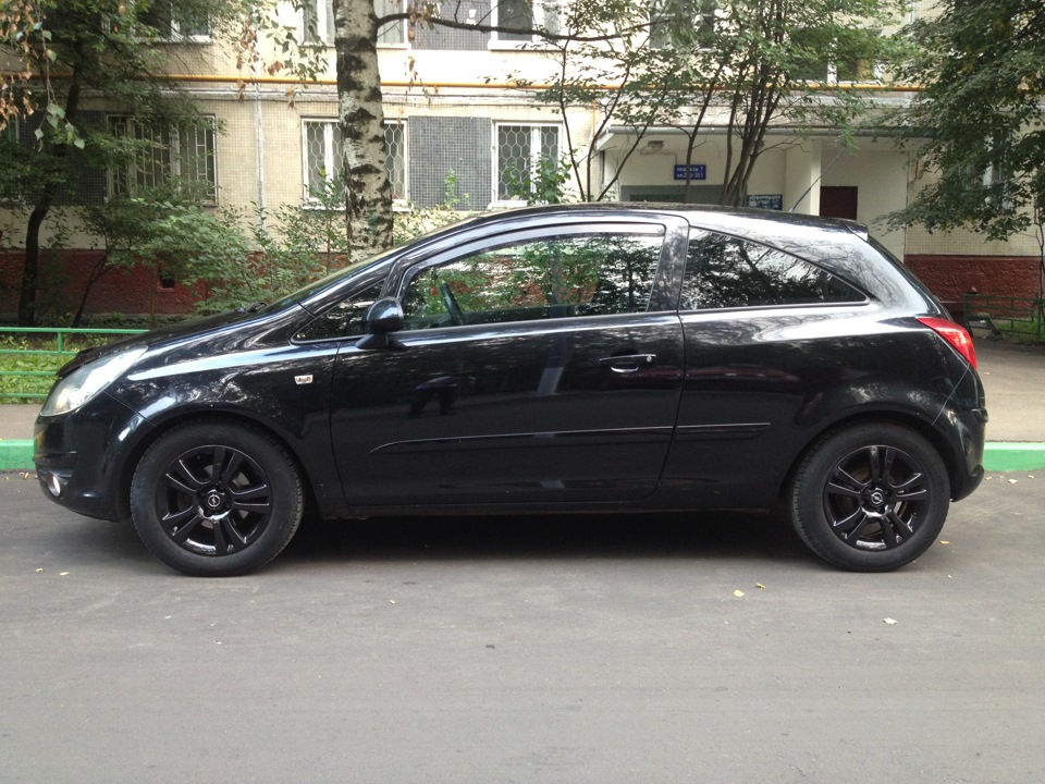 Opel corsa диски. Черная Опель Корса на 17 дисках. Opel Corsa черные диски. Опель Корса на черных дисках. Opel Corsa d черные диски.